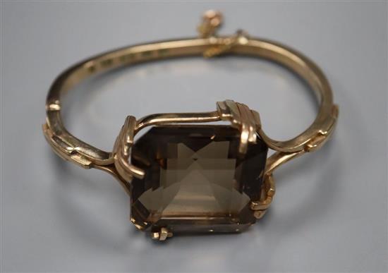 A 1970s 9ct gold and large smoky quartz set hinged bracelet, gross 34.9 grams.